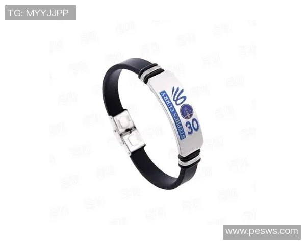 以足球球星灵感设计的创意手环彰显运动热情与时尚魅力