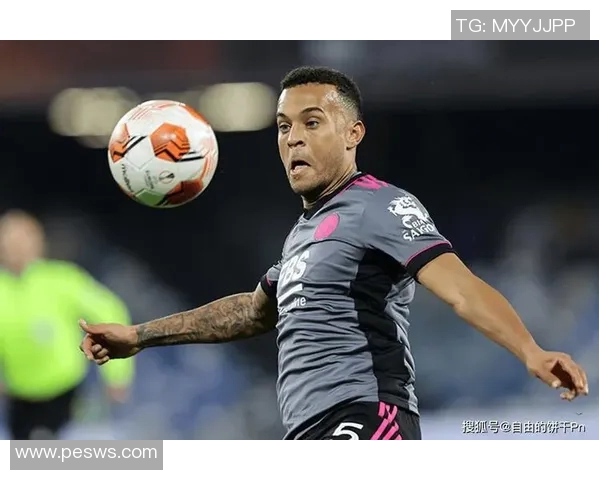 足球球星尴尬瞬间盘点：那些令人捧腹的囧时刻和意外乌龙